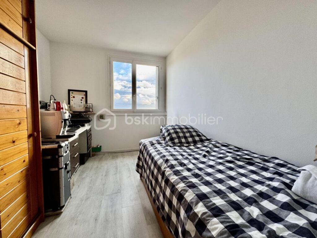 Appartement familial T5 spacieux + box – 111 m² – Stains – 5 pièces – 3 chambres – 111 m²