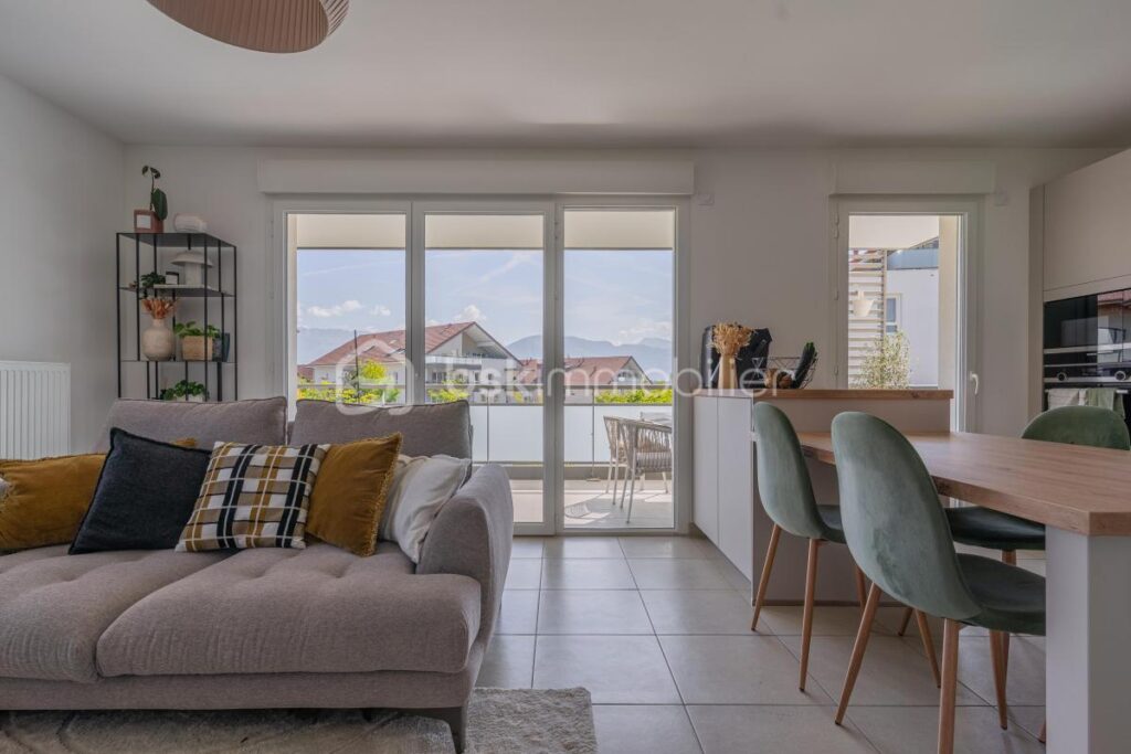 Superbe T3 récent (62m²) avec terrasse, vue montagnes, place de parking privative en sous-sol – Poisy (Brassilly) – 3 pièces – 2 chambres – 62 m²