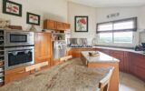 VILLA FAMILIALE T7 AVEC VUE, PISCINE ET GARAGE – 7 pièces – 4 chambres – 185 m²