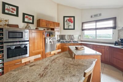 VILLA FAMILIALE T7 AVEC VUE, PISCINE ET GARAGE – 7 pièces – 4 chambres – 185 m²