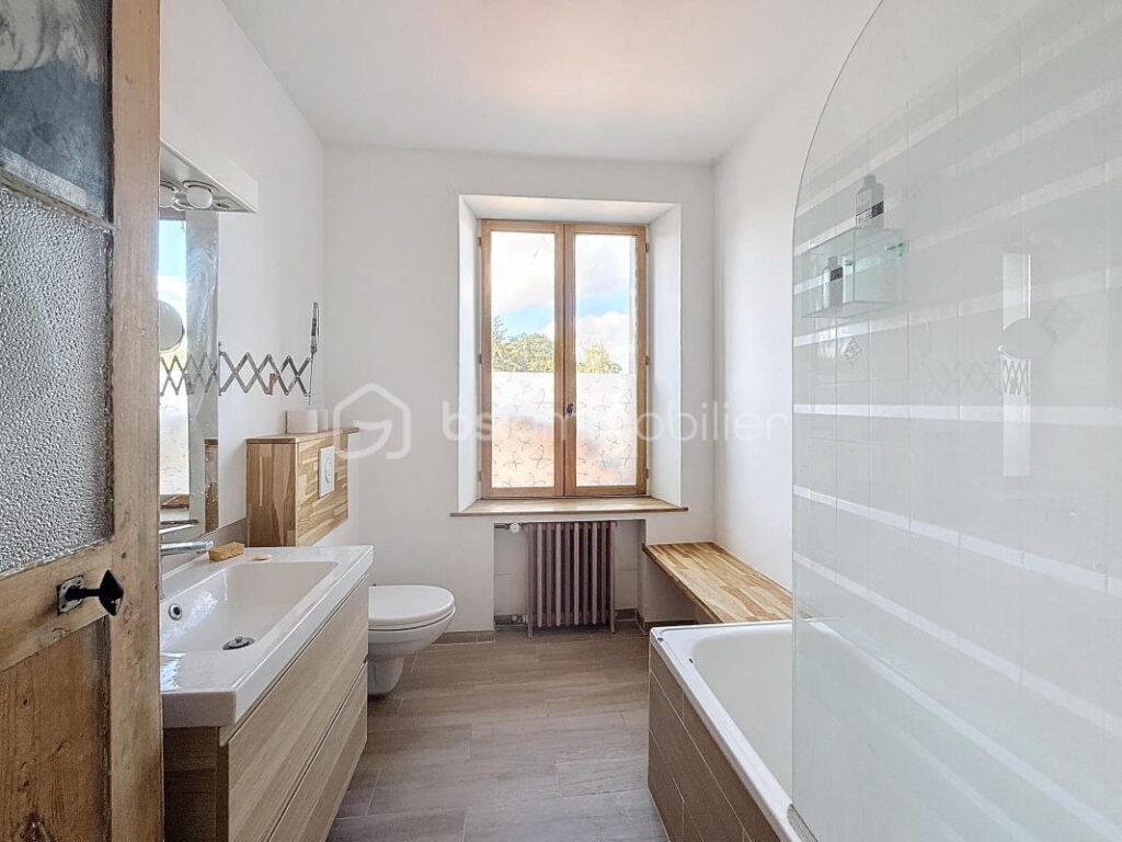 Charmante maison de ville sur 3 niveaux à fort potentiel!! – 5 pièces – 3 chambres – 116 m²