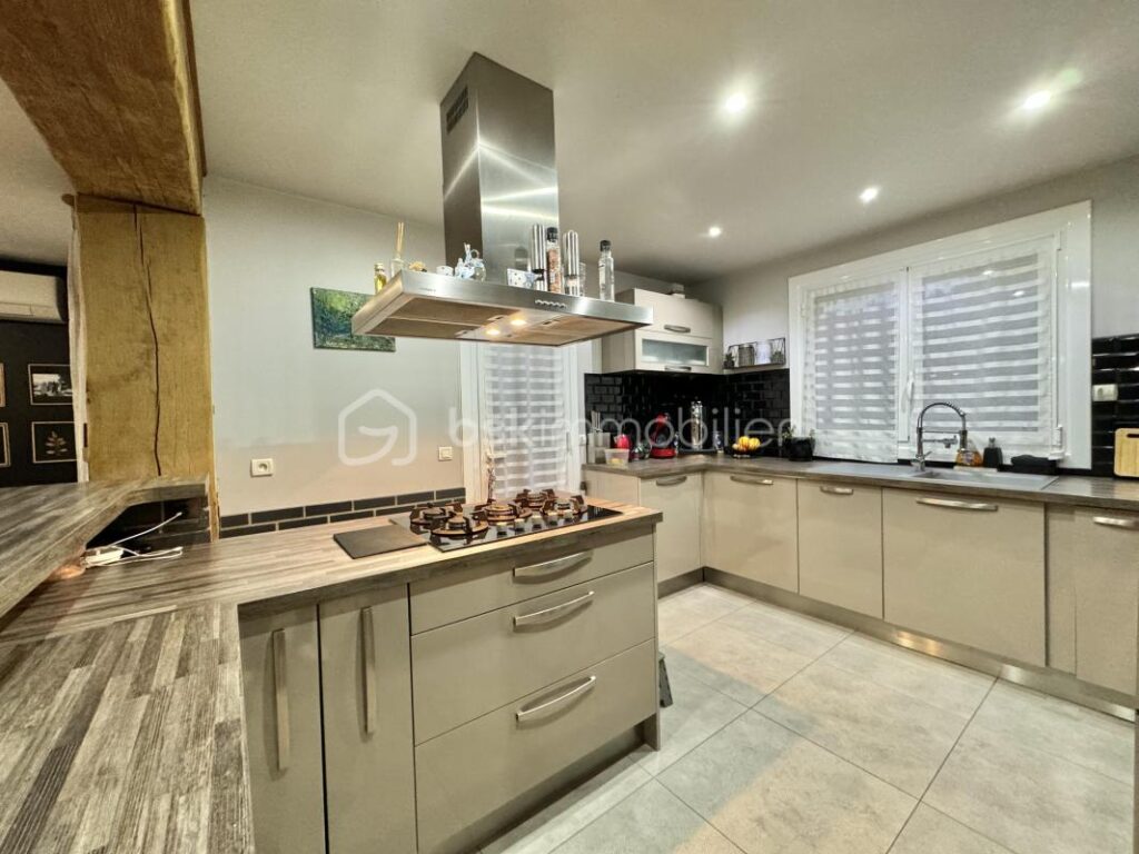 Fublaines – Maison d’architecte 200 m² + potentiel 250 m² – Terrain 3 500 m² – 8 pièces – 5 chambres – 192 m²