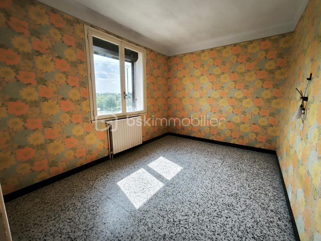 Maison avec vue panoramique sur la campagne gardoise – 4 chambres, dépendances et grand terrain arboré – 5 pièces – 4 chambres – 105 m²