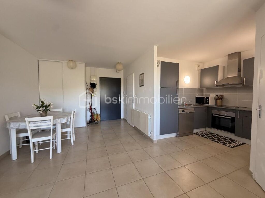 Appartement avec vue sur la mer et place de parking sécurisé – 2 pièces – 1 chambre – 45 m²