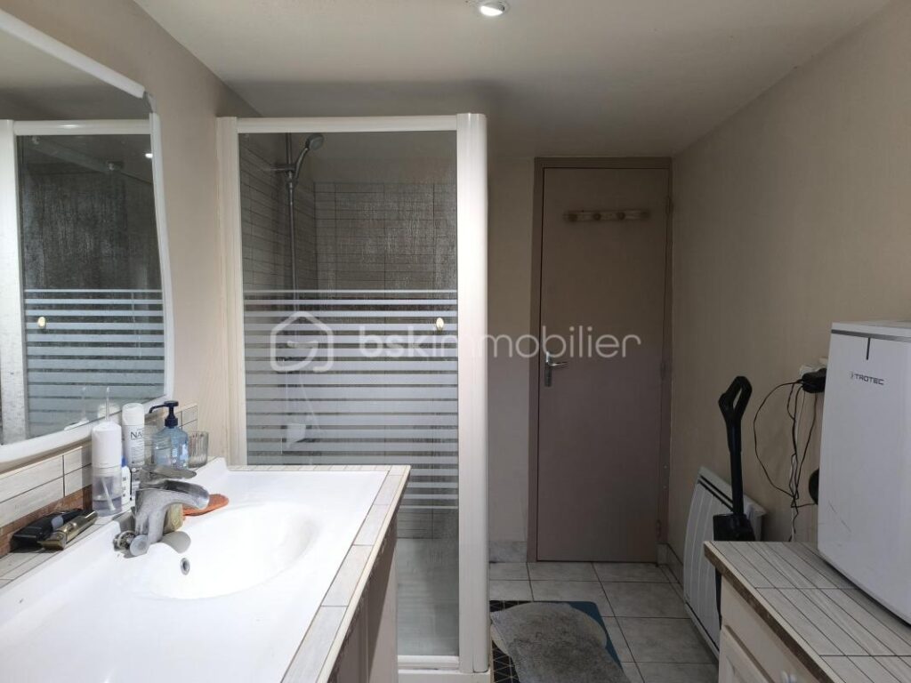 Coin idyllique : maison avec un étang – 3 pièces – 1 chambre – 50 m²