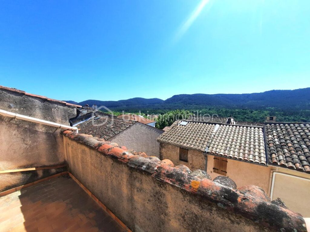 Maison de village au coeur du canton de Fayence – 4 pièces – 2 chambres – 61 m²
