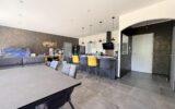 À VENDRE VILLA MODERNE 89M2 – 3 CHAMBRES + GARAGE – SUR 750 M2 DE TERRAIN À GRÉOUX LES BAINS – 4 pièces – 3 chambres – 88 m²