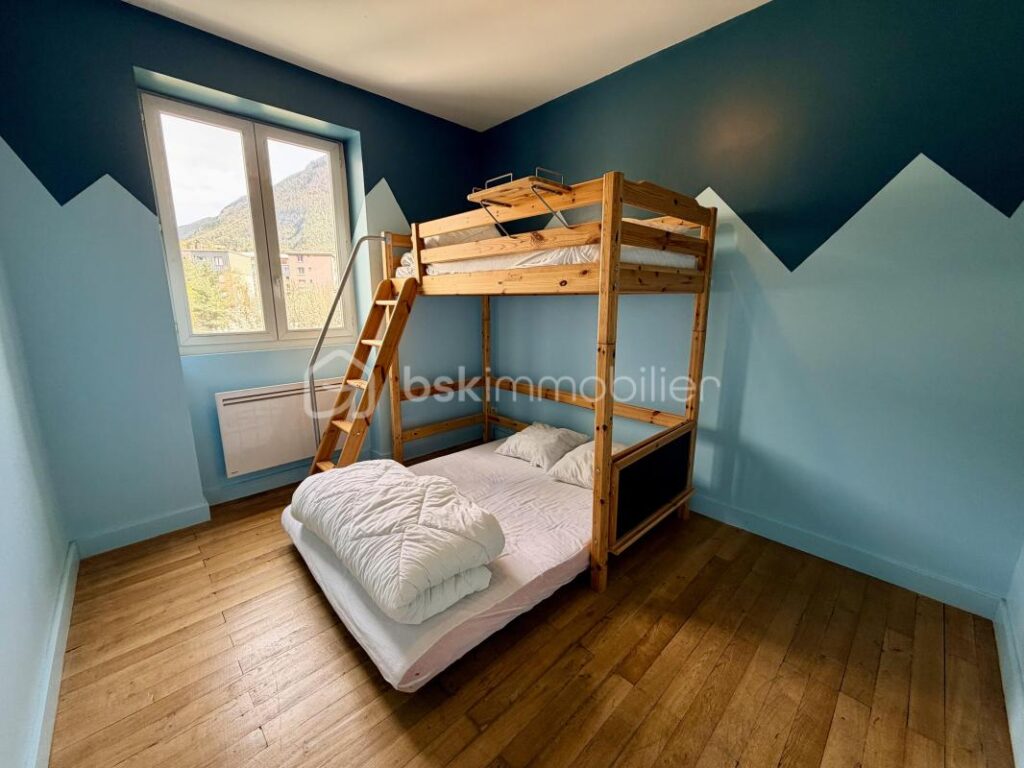 Appartement 4 pièces lumineux et vue montagne dégagée – 4 pièces – 3 chambres – 95 m²