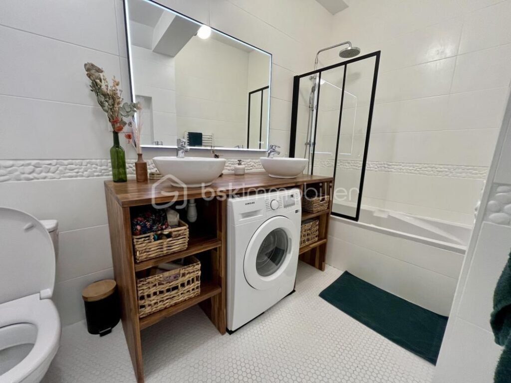 Appartement de charme rénové avec balcon – vue exceptionnelle Porte des Allemands – 4 pièces – 2 chambres – 79 m²