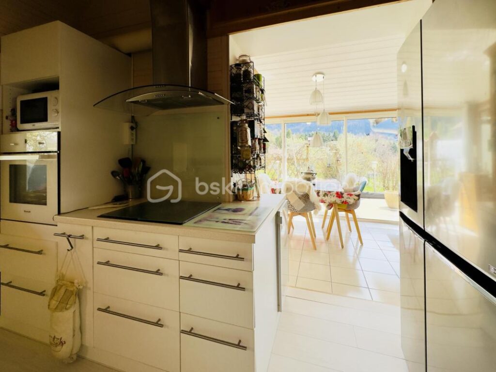 ✨ Saint Sixt – Maison familiale T6 rénovée avec vue montagnes, terrain de 1 262 m² ✨ – 6 pièces – 3 chambres – 128 m²