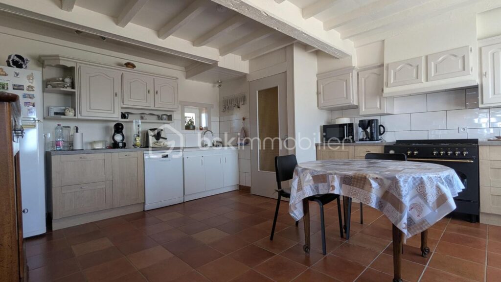 FERME RENOVEE AVEC 1Ha – 4 pièces – 3 chambres – 150 m²
