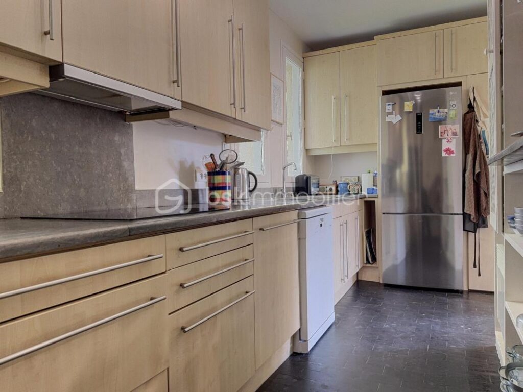 Appartement haut de gamme avec vue sur le Palais des Papes – 6 pièces – 5 chambres – 180 m²