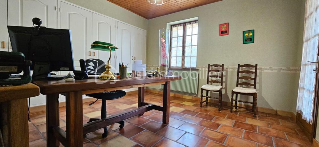 Havre de paix de 410m2 sur un terrain de 13000m2 avec Piscine – 11 pièces – 6 chambres – 410 m²