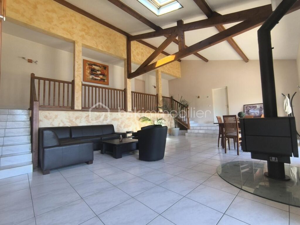 Exclusivité ! Bien rare à 5 min de Voiron – Maison familiale 151 m² + grand terrain – 6 pièces – 4 chambres – 151 m²