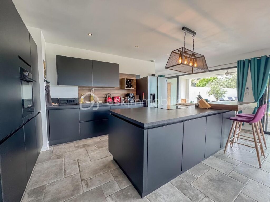 MAISON CONTEMPORAINE 2020 – VOLUMES D&rsquo;EXCEPTION ET PRESTATION HAUT DE GAMME – 7 pièces – 5 chambres – 190 m²