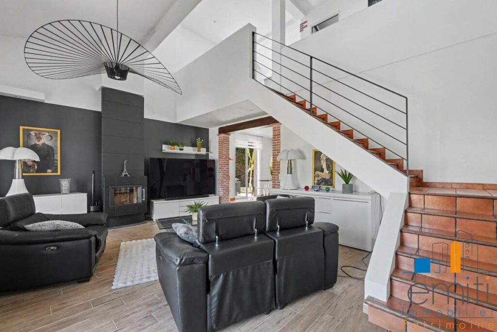 Maison – 6 pièces – 4 chambres – 186 m²