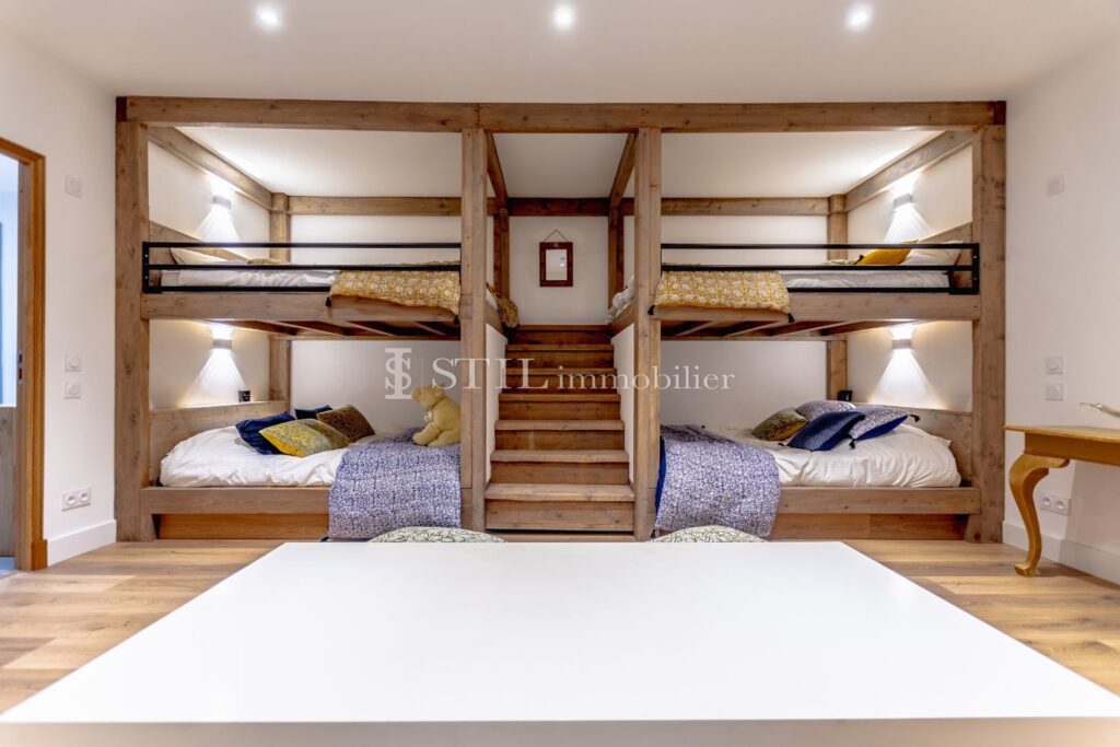 vente villa 8 Pièce(s) – 8 pièces – 6 chambres – 370.00 m²