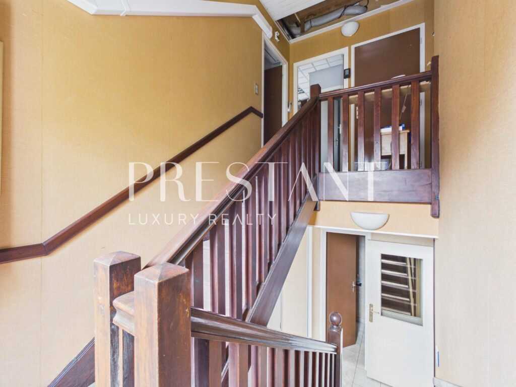 Maison – 6 pièces – 3 chambres – 130 m²