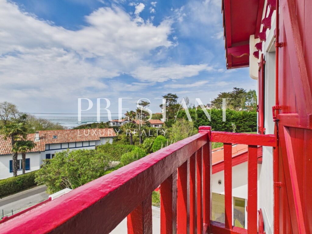 Maison – 6 pièces – 3 chambres – 130 m²