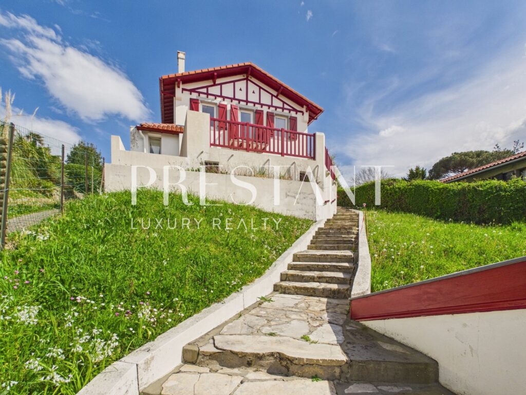 Maison – 6 pièces – 3 chambres – 130 m²