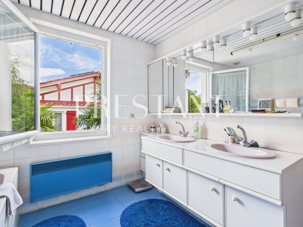 Maison – 6 pièces – 3 chambres – 130 m²