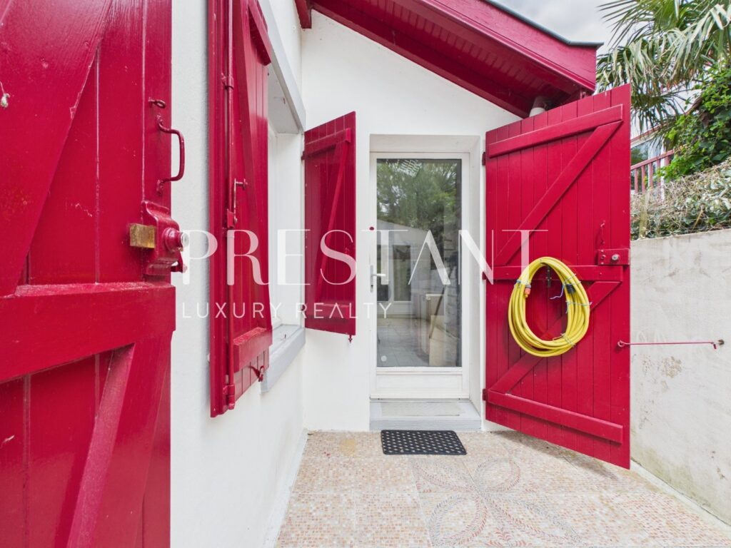 Maison – 6 pièces – 3 chambres – 130 m²