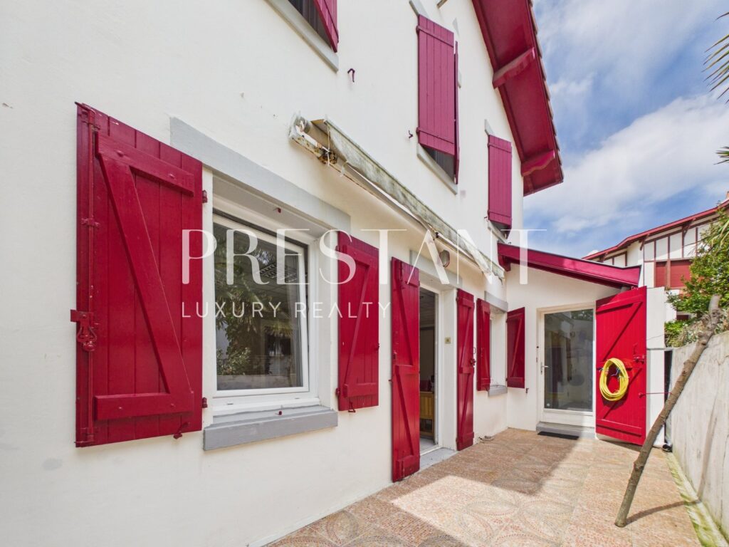 Maison – 6 pièces – 3 chambres – 130 m²