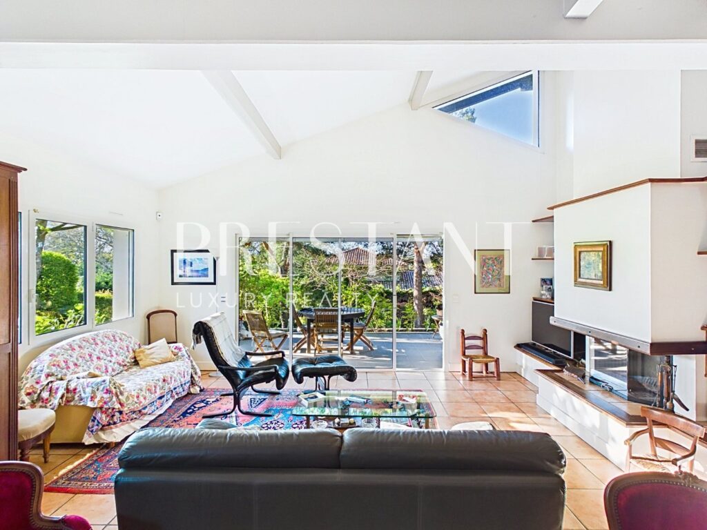 Maison – 5 pièces – 3 chambres – 161 m²