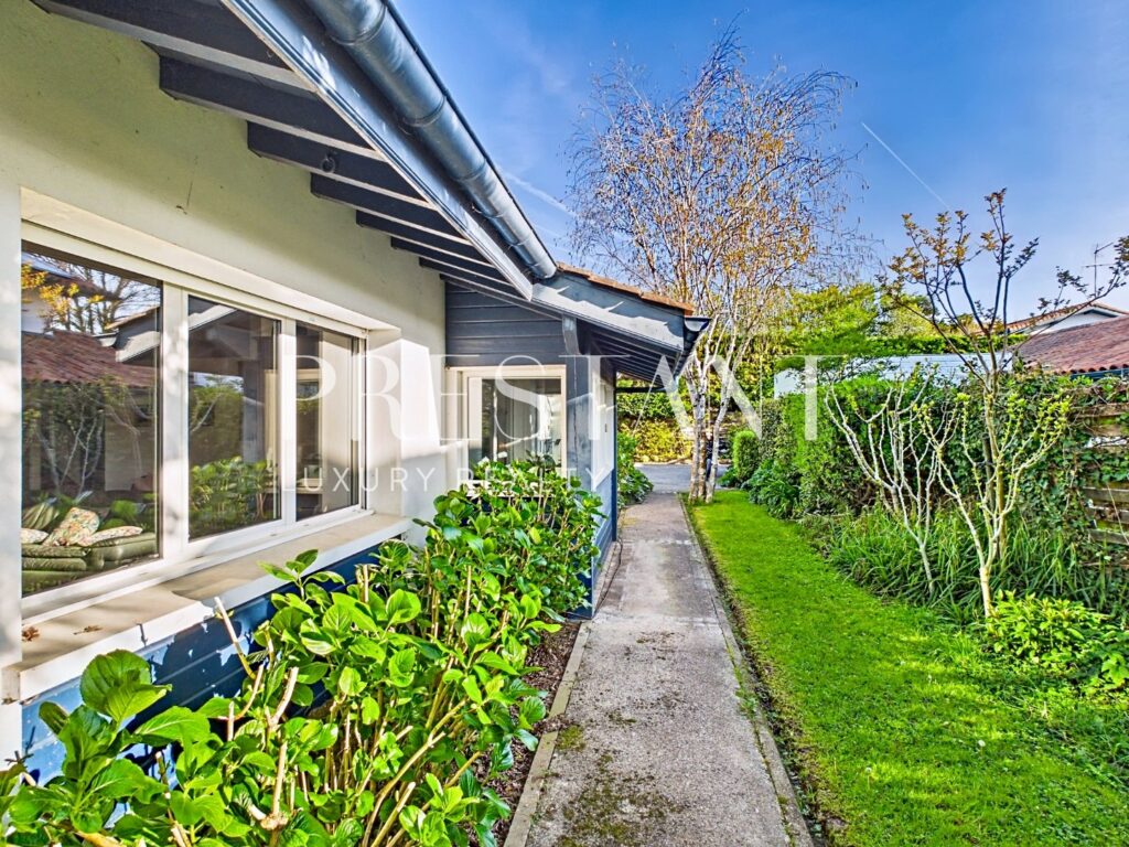 Maison – 5 pièces – 3 chambres – 161 m²