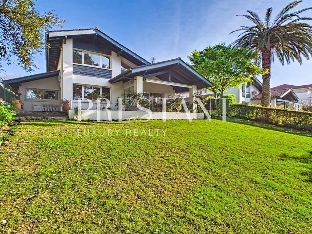 Maison – 5 pièces – 3 chambres – 161 m²