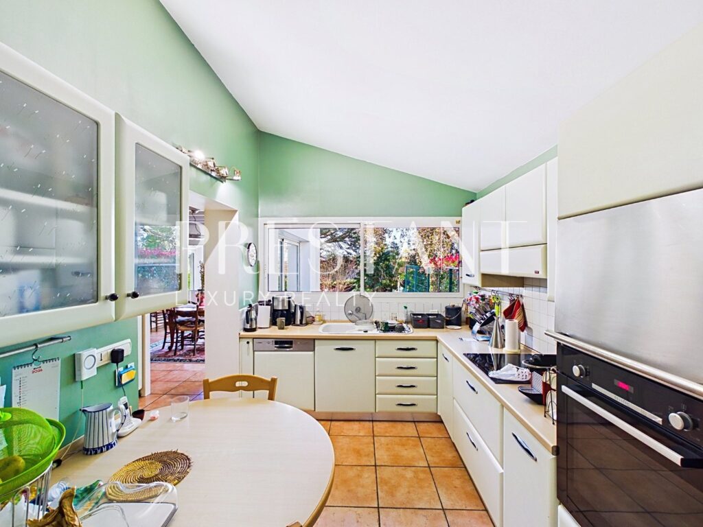 Maison – 5 pièces – 3 chambres – 161 m²