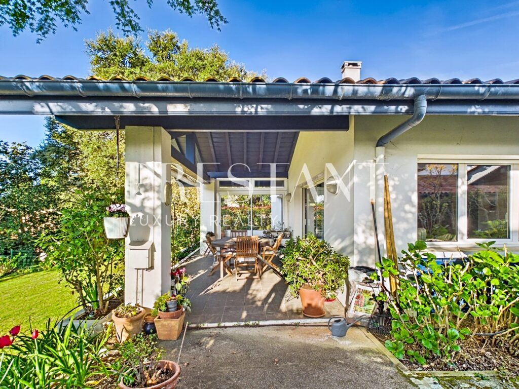 Maison – 5 pièces – 3 chambres – 161 m²