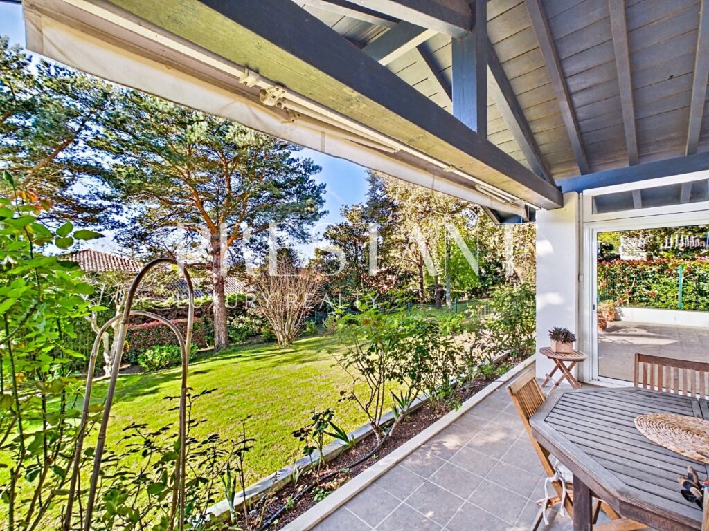 Maison – 5 pièces – 3 chambres – 161 m²