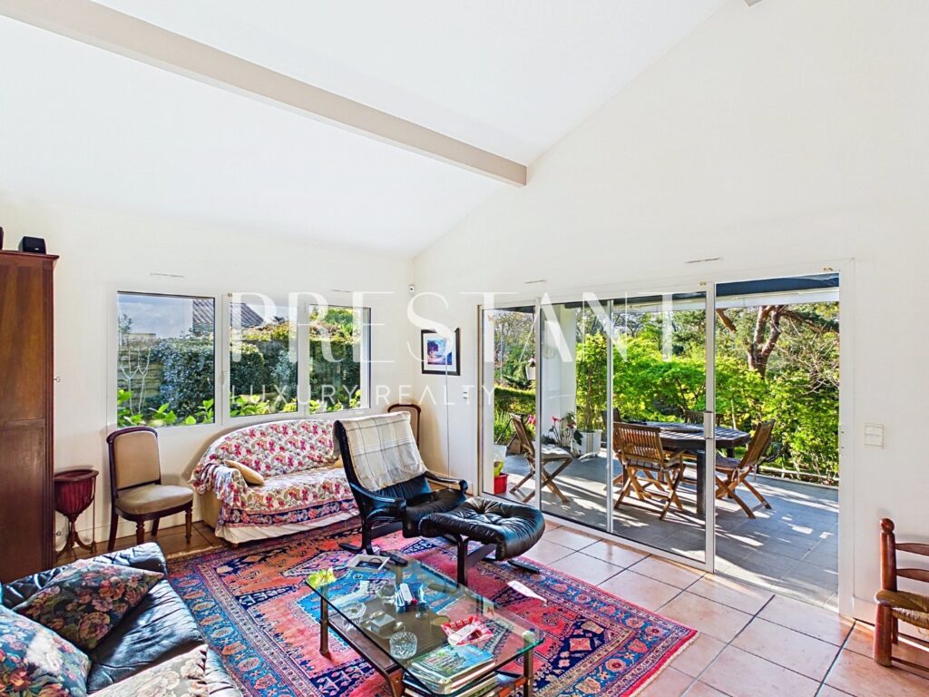 Maison – 5 pièces – 3 chambres – 161 m²