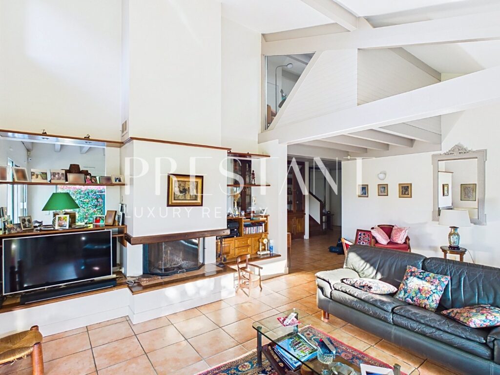 Maison – 5 pièces – 3 chambres – 161 m²