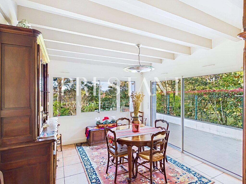 Maison – 5 pièces – 3 chambres – 161 m²