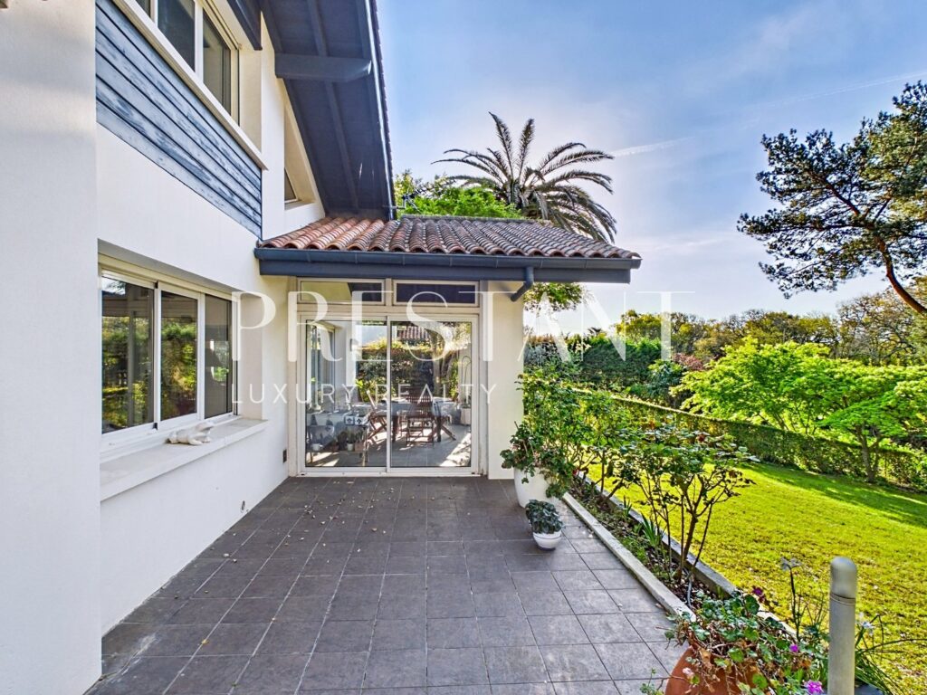 Maison – 5 pièces – 3 chambres – 161 m²