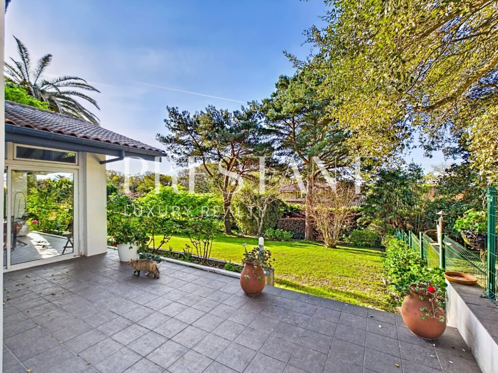 Maison – 5 pièces – 3 chambres – 161 m²