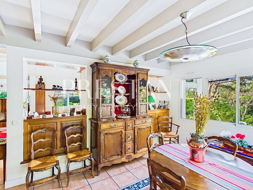 Maison – 5 pièces – 3 chambres – 161 m²