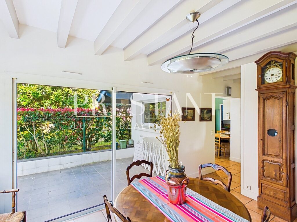 Maison – 5 pièces – 3 chambres – 161 m²