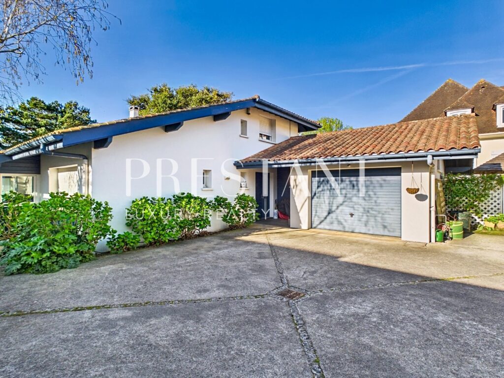 Maison – 5 pièces – 3 chambres – 161 m²