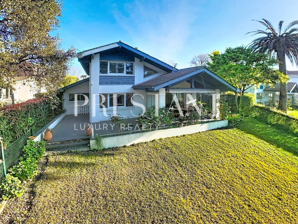 Maison – 5 pièces – 3 chambres – 161 m²