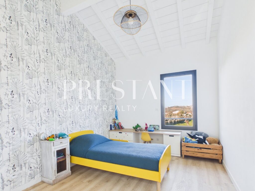 Maison – 5 pièces – 4 chambres – 180 m²