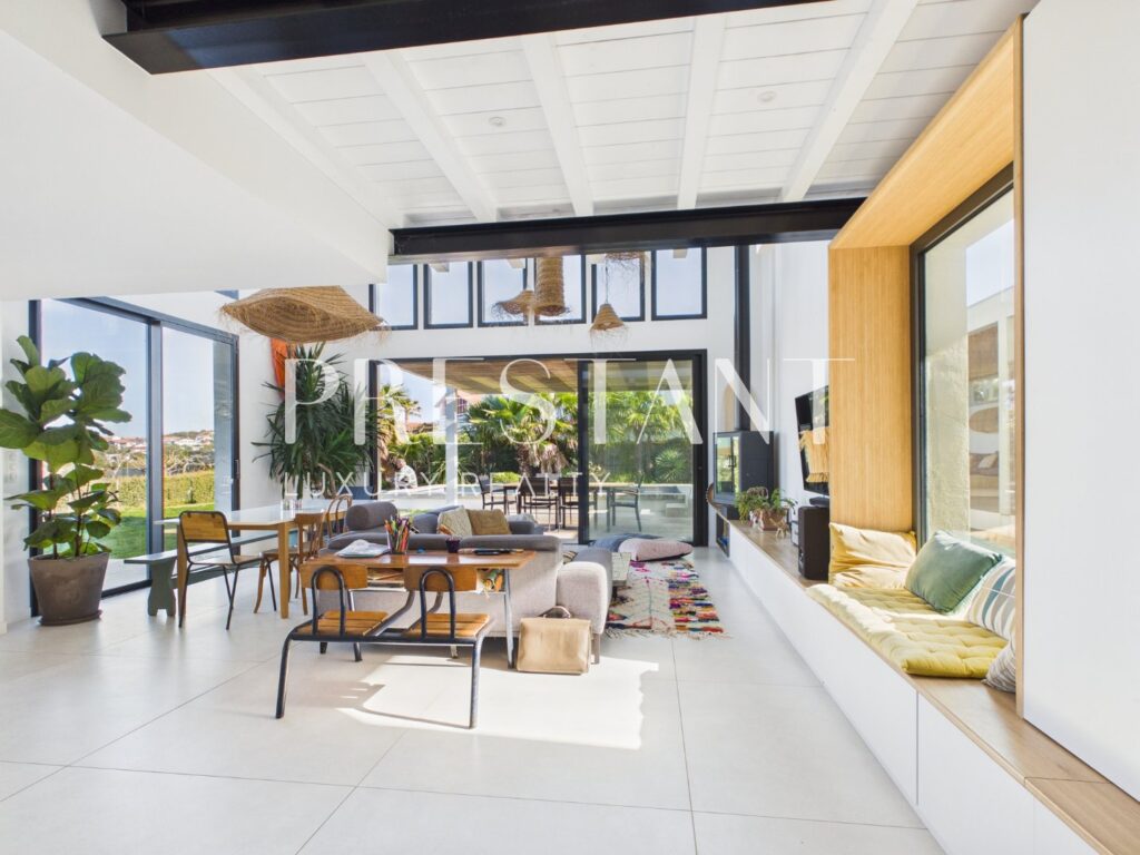 Maison – 5 pièces – 4 chambres – 180 m²