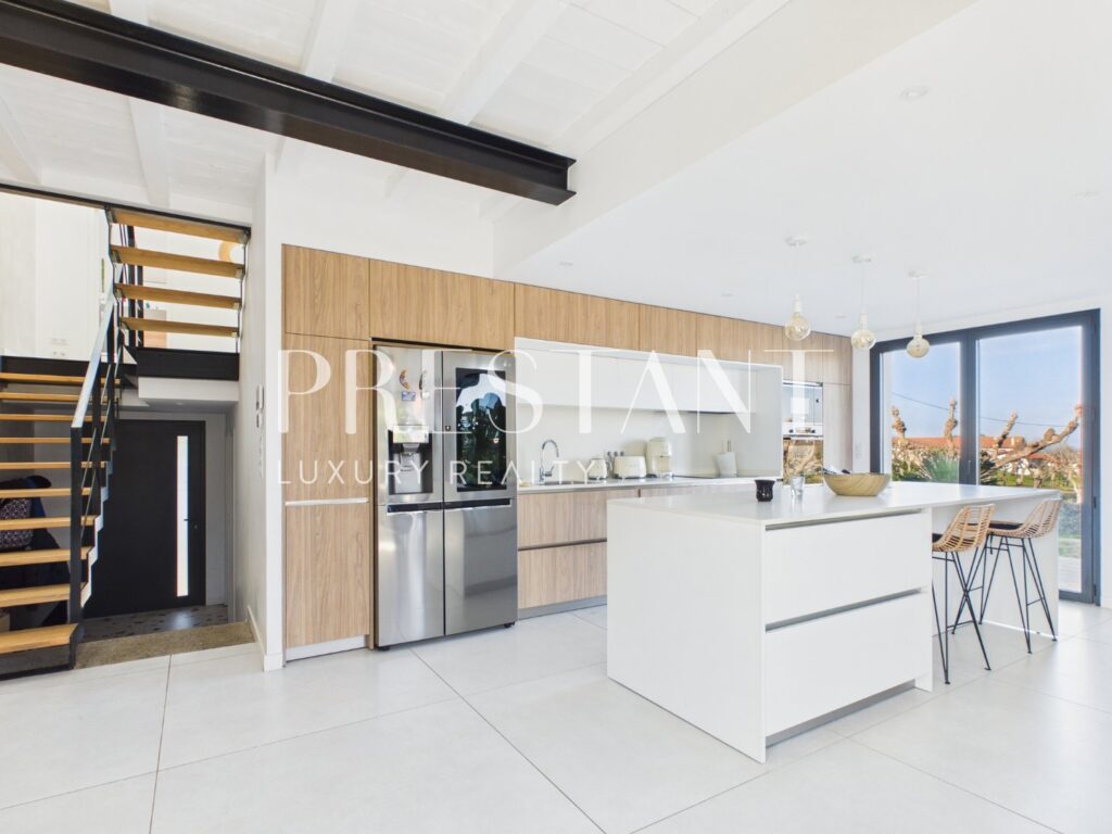 Maison – 5 pièces – 4 chambres – 180 m²