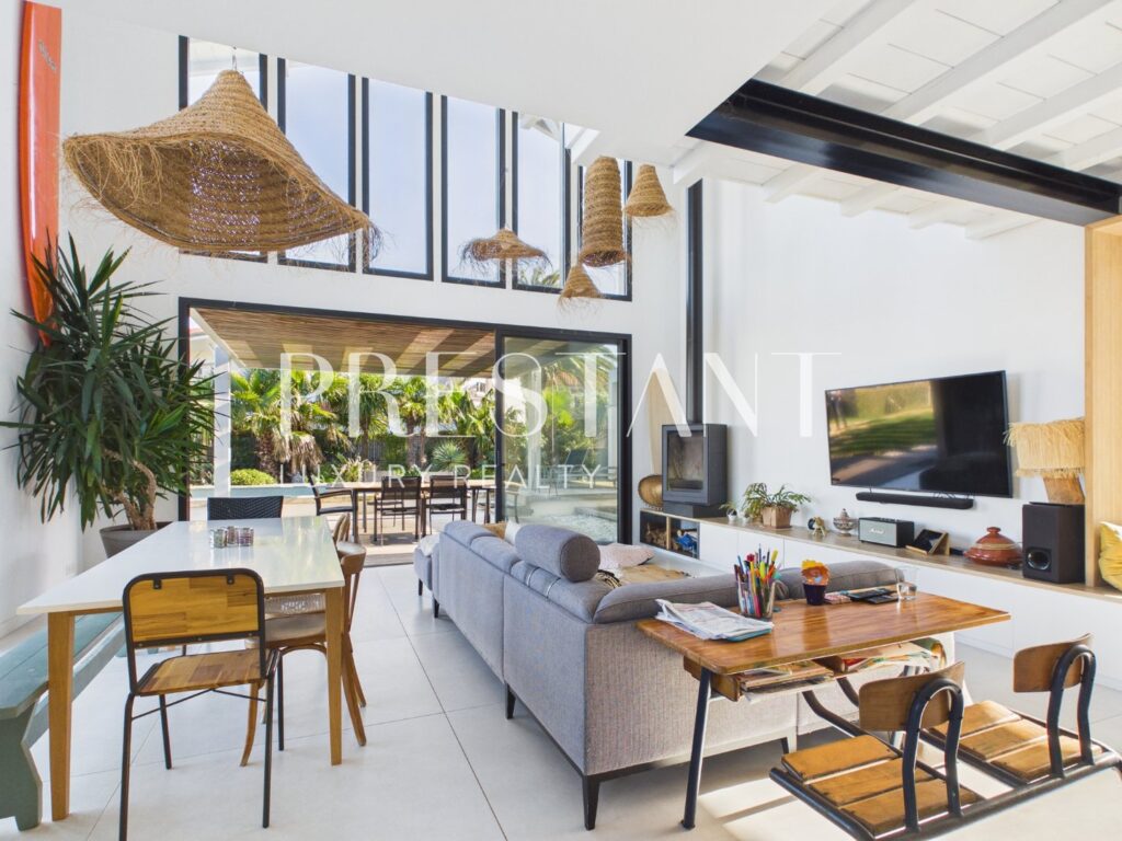 Maison – 5 pièces – 4 chambres – 180 m²