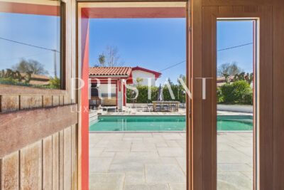 Maison – 9 pièces – 5 chambres – 375 m²