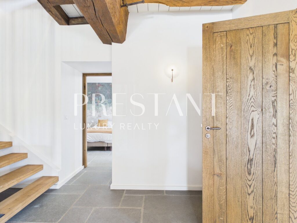 Maison – 9 pièces – 5 chambres – 375 m²