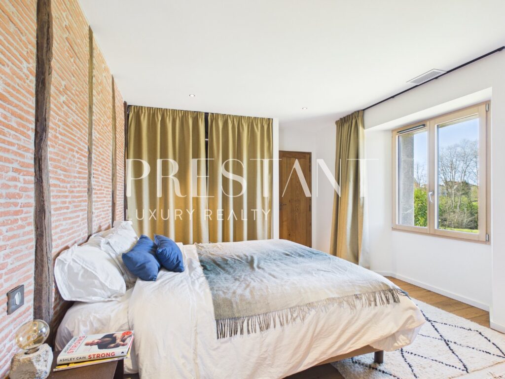 Maison – 9 pièces – 5 chambres – 375 m²