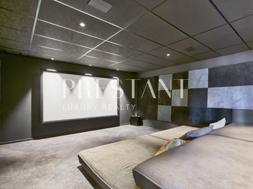 Maison – 9 pièces – 5 chambres – 375 m²